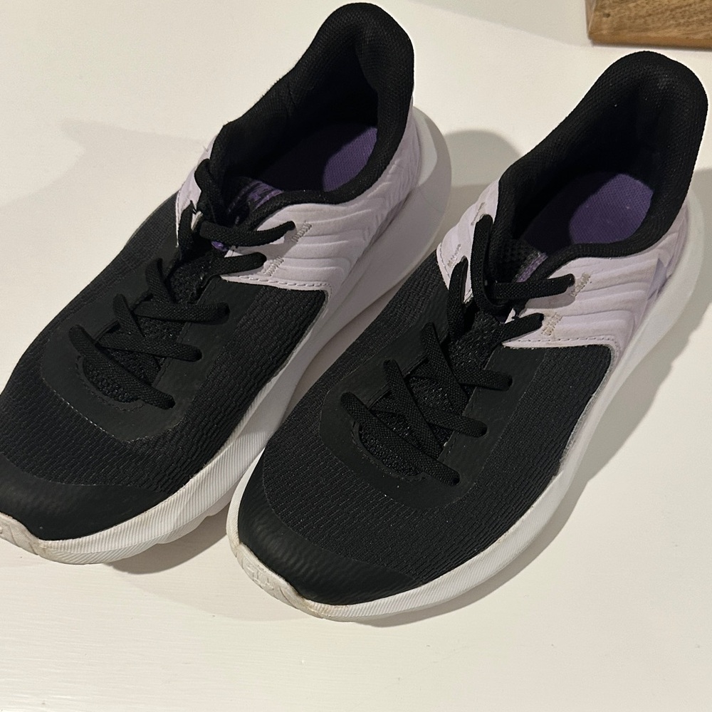Under Armour Black and Light Purple Athletic Shoes